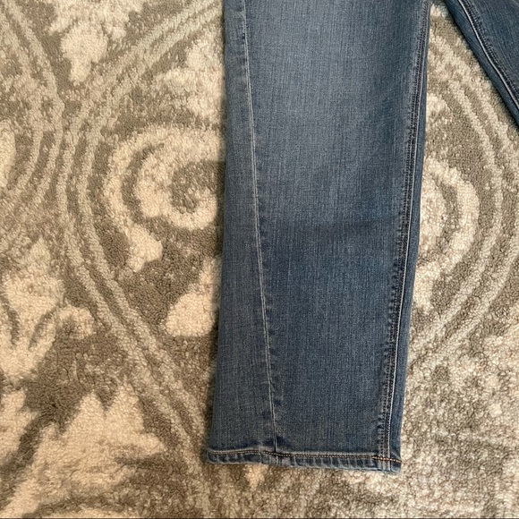 Express Super High Rise Mom Jeans - Picture 4 of 7